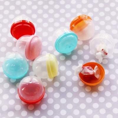 vintage plastic capsules