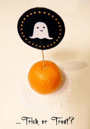 Halloween_Cupcake-ghost-Toppers_free-printables_