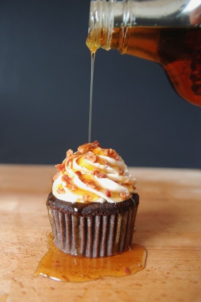 chocolate-bacon-cupcakes-maple-frosting