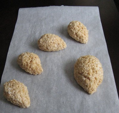 how-to-make-rice-crispy-hedgehogs