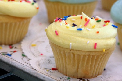 magnolia-bakery-vanilla-cupcake-frosting