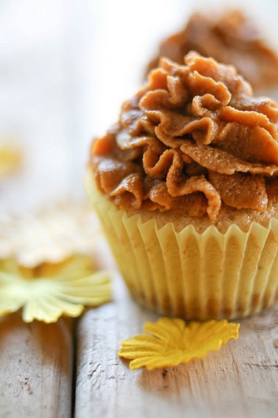 pumpkin-pie-cupcakes-frosting