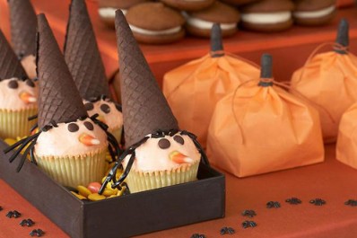 halloween-witch-hat-cupcakes