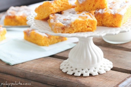 Cinnamon-Roll-Pumpkin-Cake