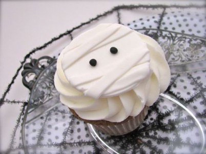 HALLOWEEN-MUMMY-CUPCAKE-TOPPERS