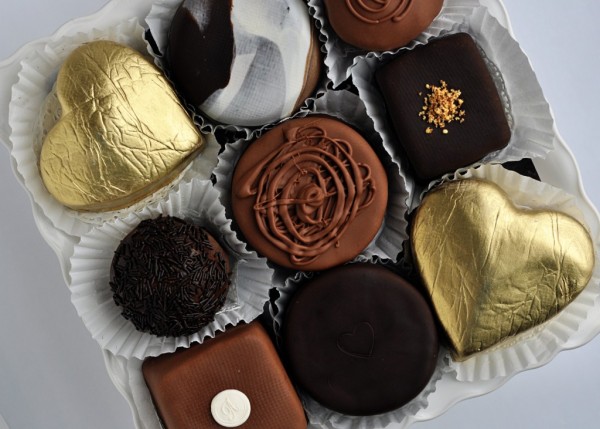 VALENTINES-CHOCOLATE-CANDY-CAKE