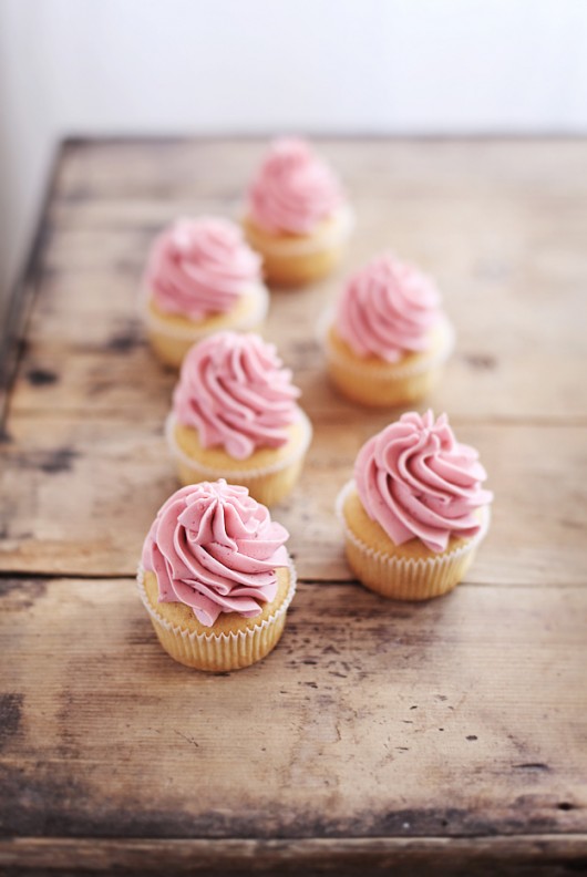 raspberry-blondie-cupcakes