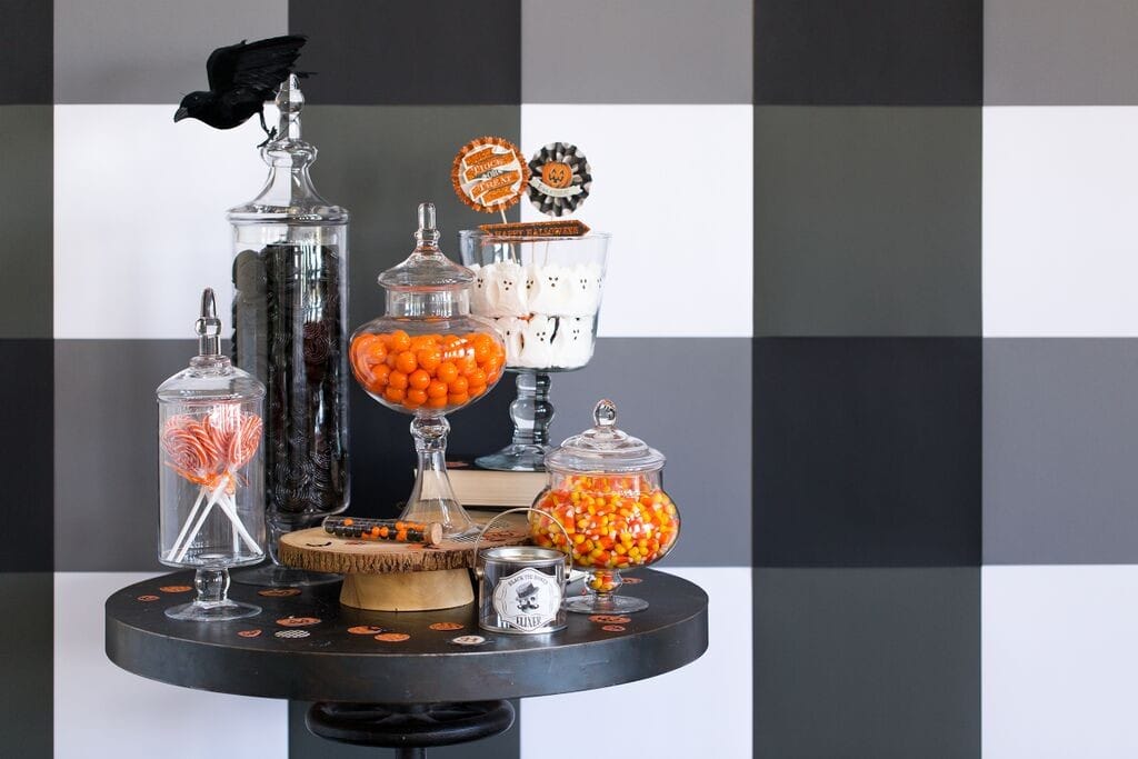 HOW TO STYLE A VINTAGE DIY SPOOKY HALLOWEEN CANDY BAR | Best Friends ...