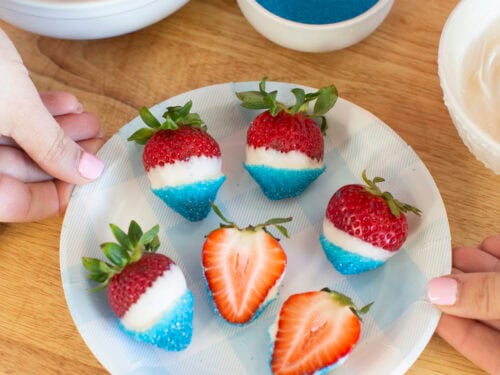 4th of July Dipped Strawberries - Best Friends For Frosting